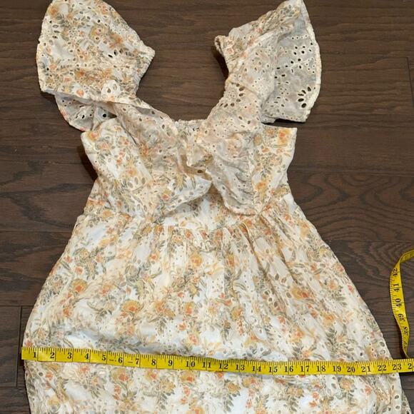 EN SAISON Eyelet Flutter Sleeve Midi-Dress Fields of Gold Size Medium - Picture 9 of 11